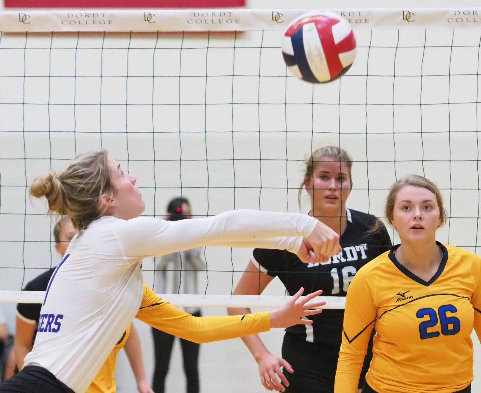 Briar Cliff at Dordt volleyball